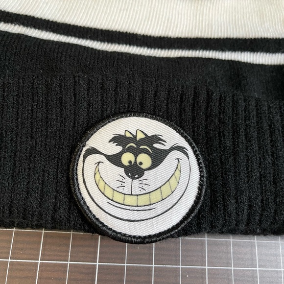 RARE Vans x Disney Alice in Wonderland Cheshire Cat Authentic Hat/Beanie - Picture 3 of 9